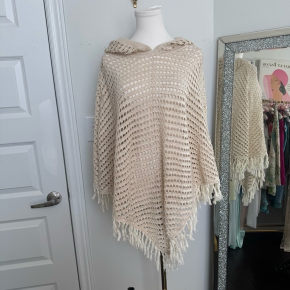 Aerie Cream Knit Poncho Sweater with Fringe oversized shimmer XS boho Beachy - Picture 3 of 5